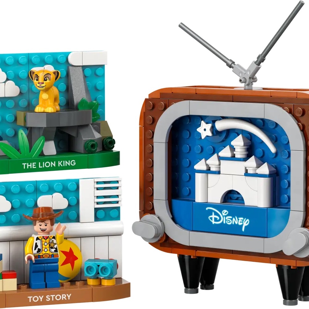 Classic Animation Scenes (40774) LEGO Disney Building Set: 270 pieces, Ages 9+ - Picture 4 of 6